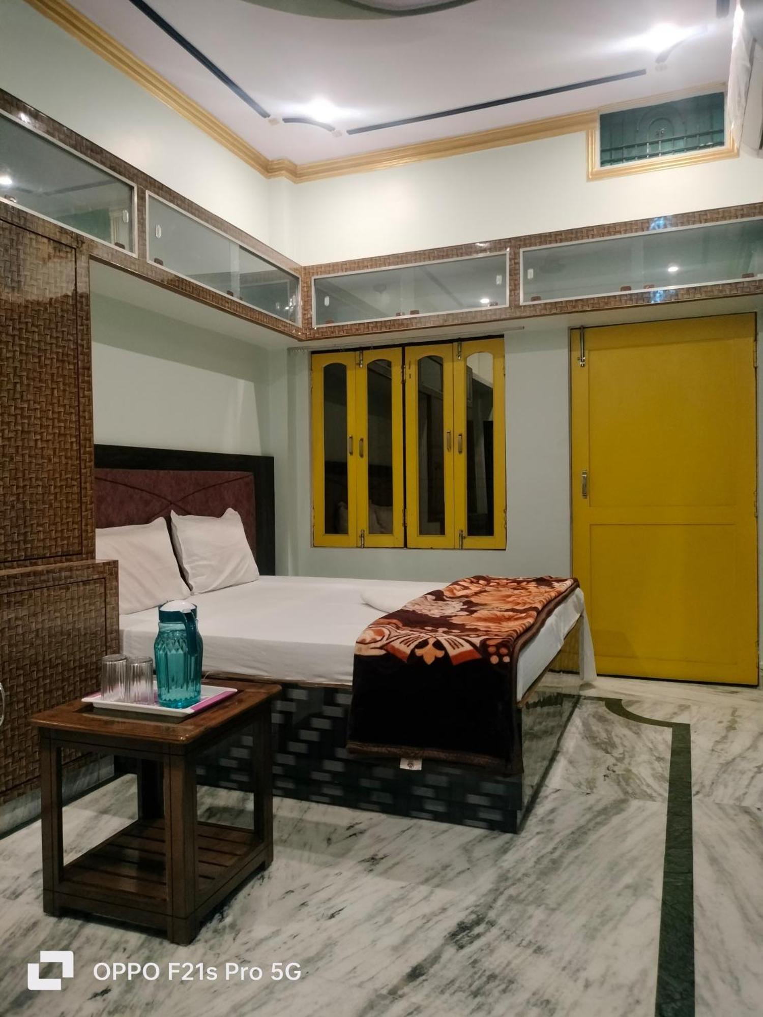 Nidhivan P. Guest House Varanasi Exterior photo