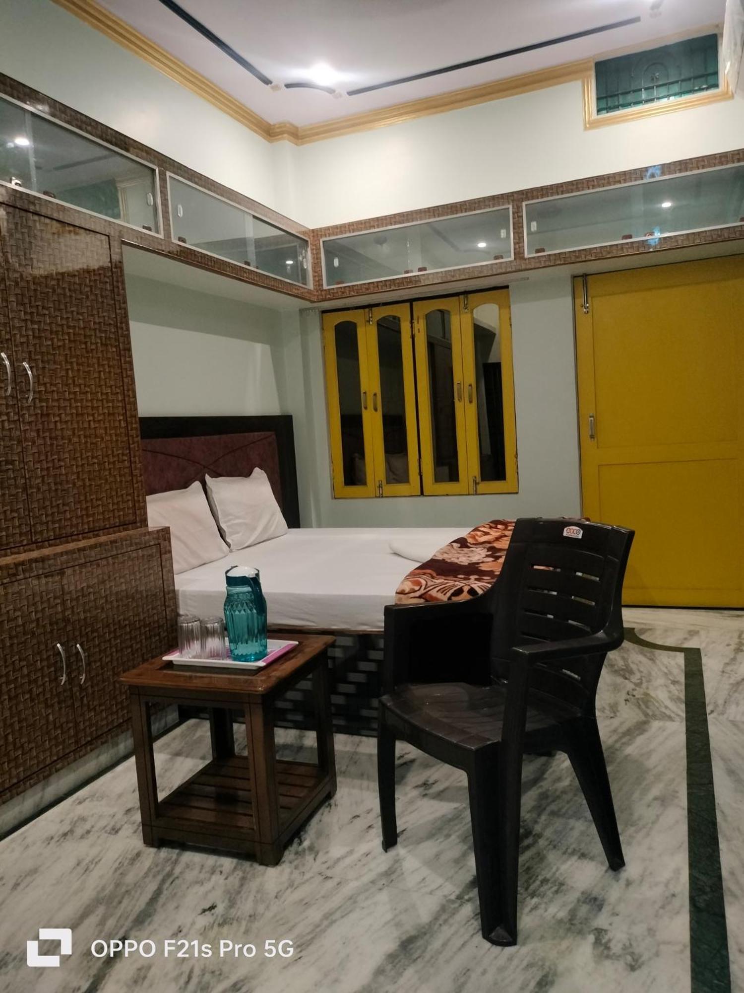 Nidhivan P. Guest House Varanasi Exterior photo